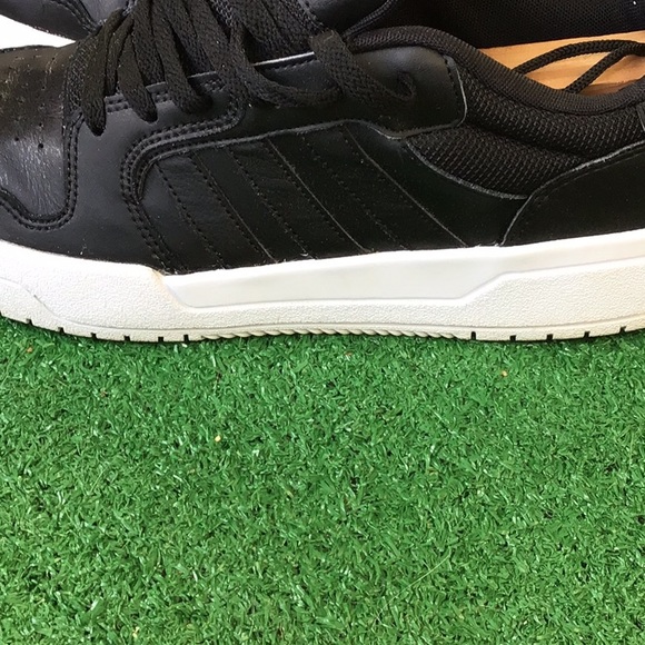 Adidas - Picture 2 of 9